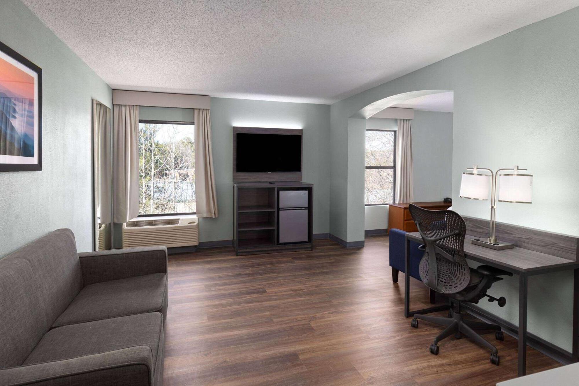 Hotel Baymont By Wyndham Creedmoor Exteriér fotografie
