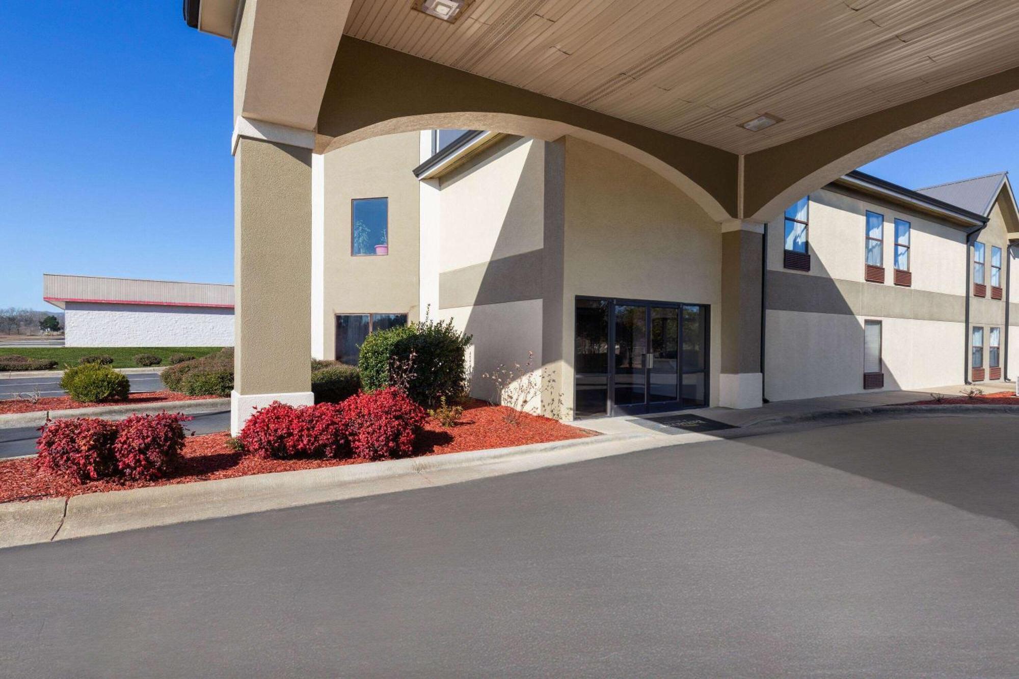 Hotel Baymont By Wyndham Creedmoor Exteriér fotografie
